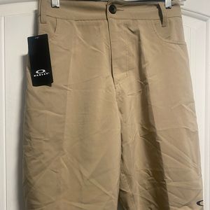 Men’s Oakley shorts tan size 36 new with tags